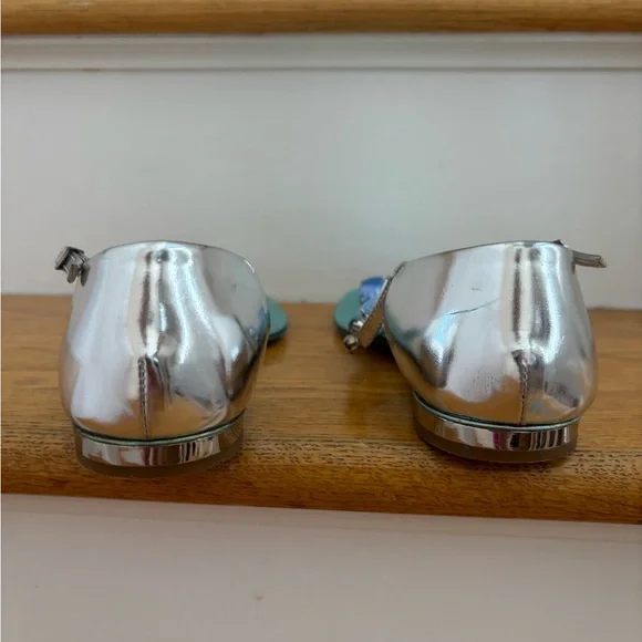 Giuseppe Zanotti Silver Leather T-Strap Sandals with Jewels. Euro size 39.5. - Picture 4 of 5